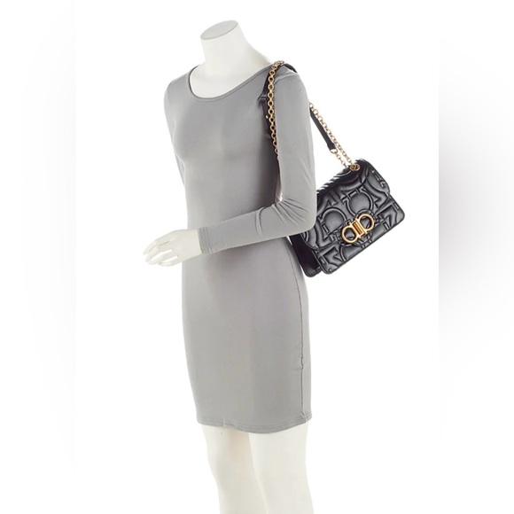 🎉🎉Hp🎉Ferragamo Quilted Gancini Shoulder Bag - Picture 2 of 16